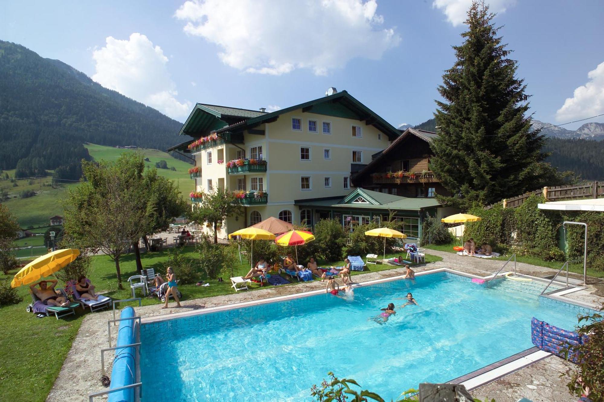 Wohlfuehlresort Und Feriengut Martinerhof Sankt Martin am Tennengebirge Exterior photo