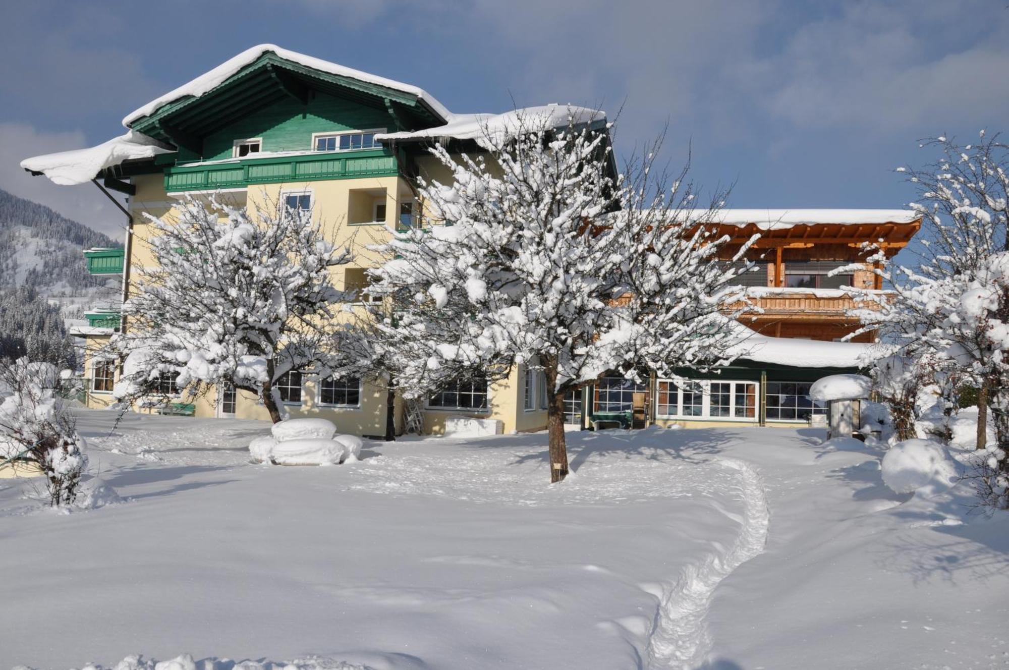 Wohlfuehlresort Und Feriengut Martinerhof Sankt Martin am Tennengebirge Exterior photo